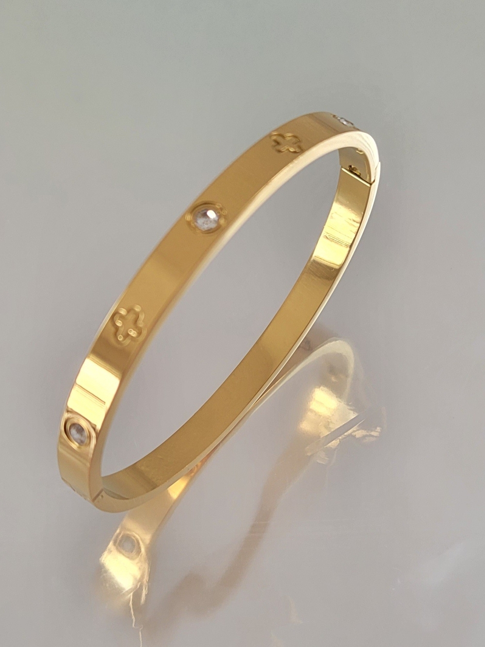 18 Gold Plated Gold Crystal Accent Women's Bangle Bracelet